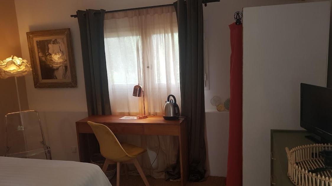 La Maison De Charlie Vaugines Екстериор снимка