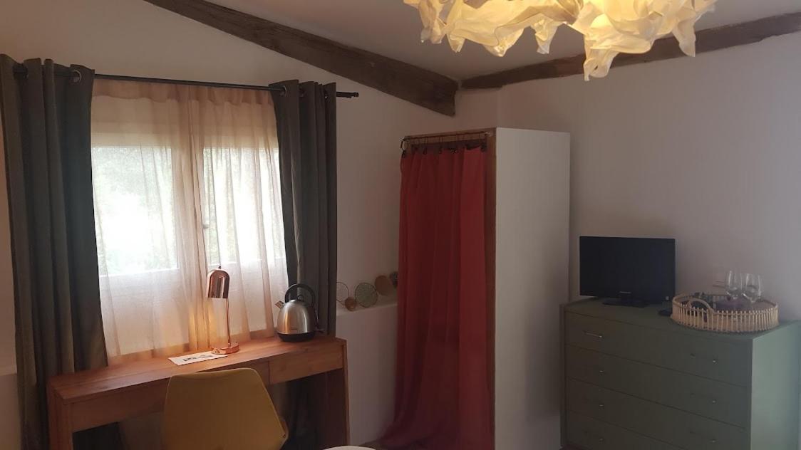 La Maison De Charlie Vaugines Екстериор снимка
